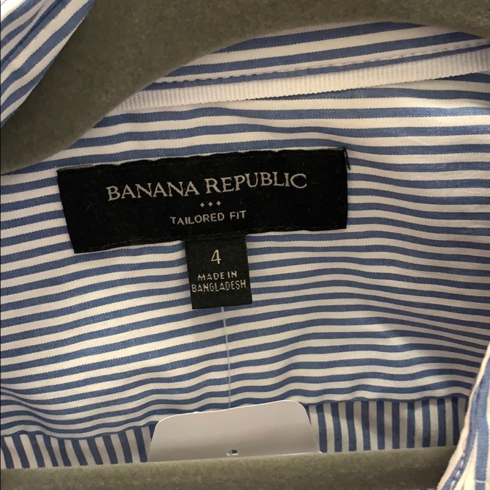 Banana Republic Size 4 Tailored Fit Button Up - Picture 2 of 4